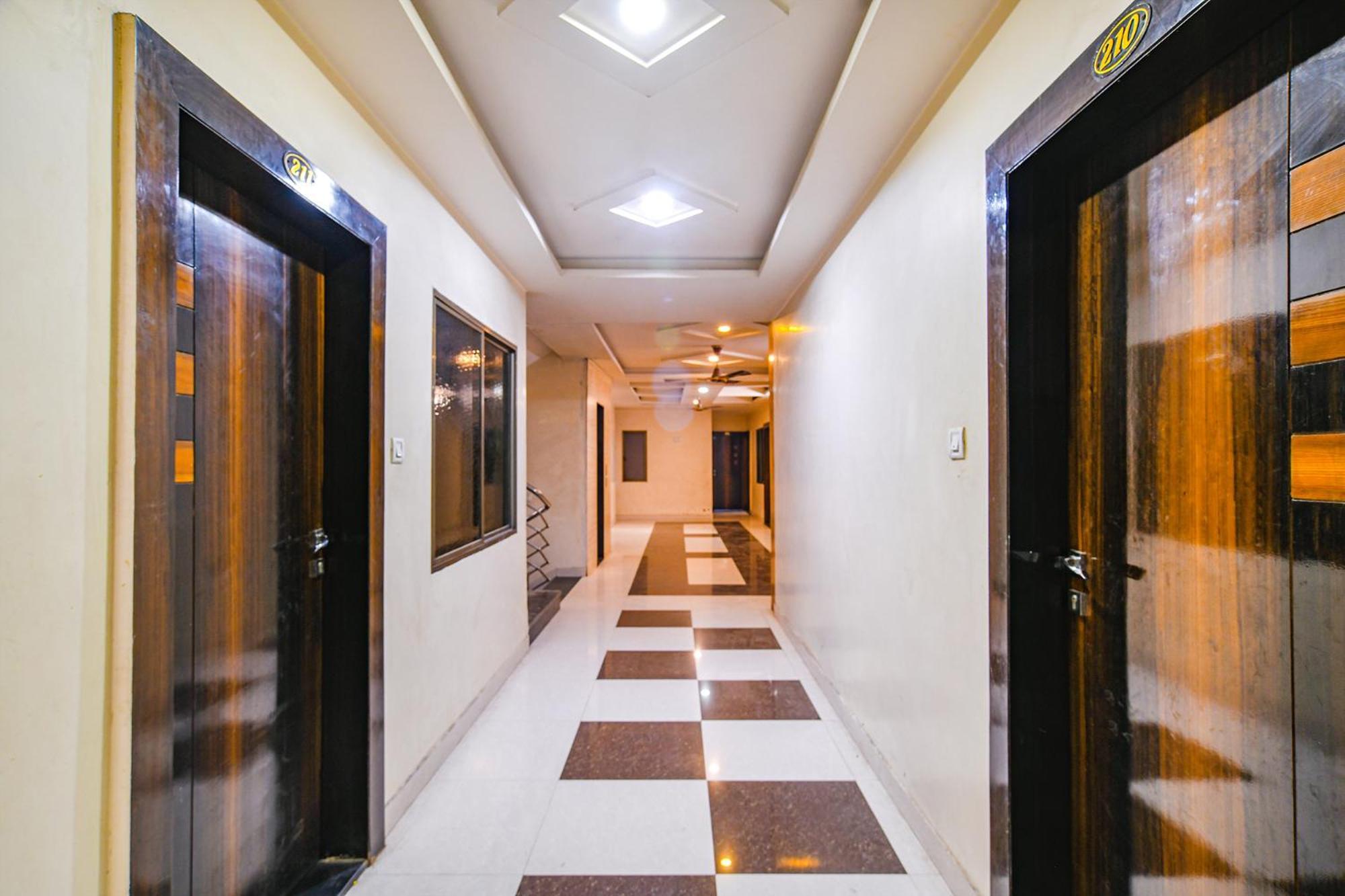Fabhotel Shivam Palace- Near Mahakal Mandir Ujjain Exterior foto